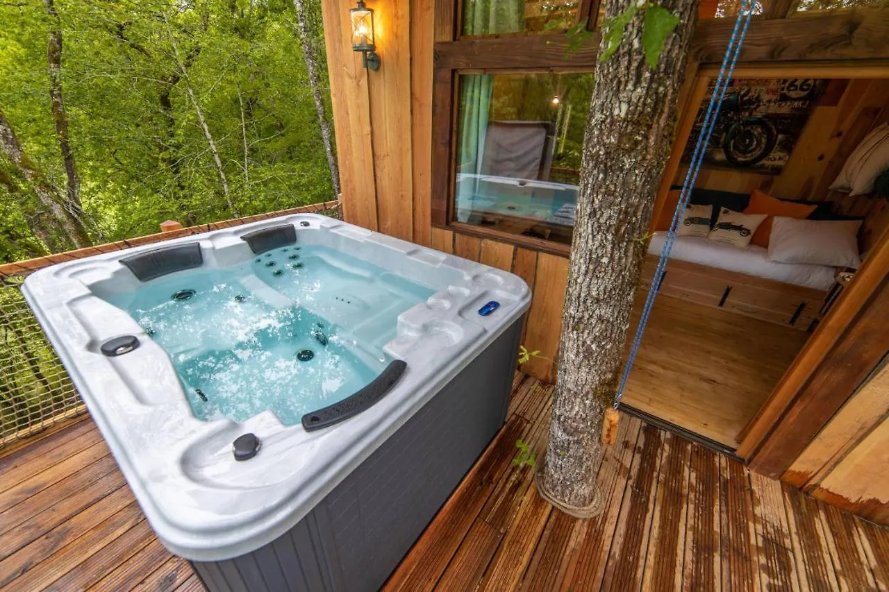 Lodge Cabanes dans les arbres avec spa Lot et Dordogne Lamothe-Fenelon France