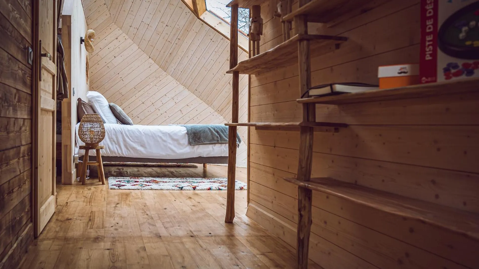 Lodge Cabanes dans les arbres avec spa Lot et Dordogne Lamothe-Fenelon France