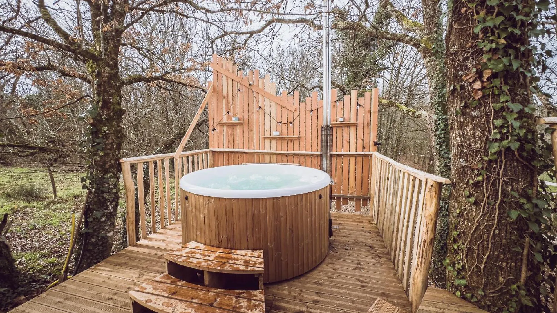Cabanes dans les arbres avec spa Lot et Dordogne Lamothe-Fenelon 0*,