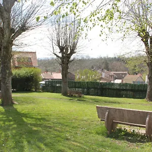 De La Rue Du Chateau - Inclus Hébergement de vacances Pontgibaud
